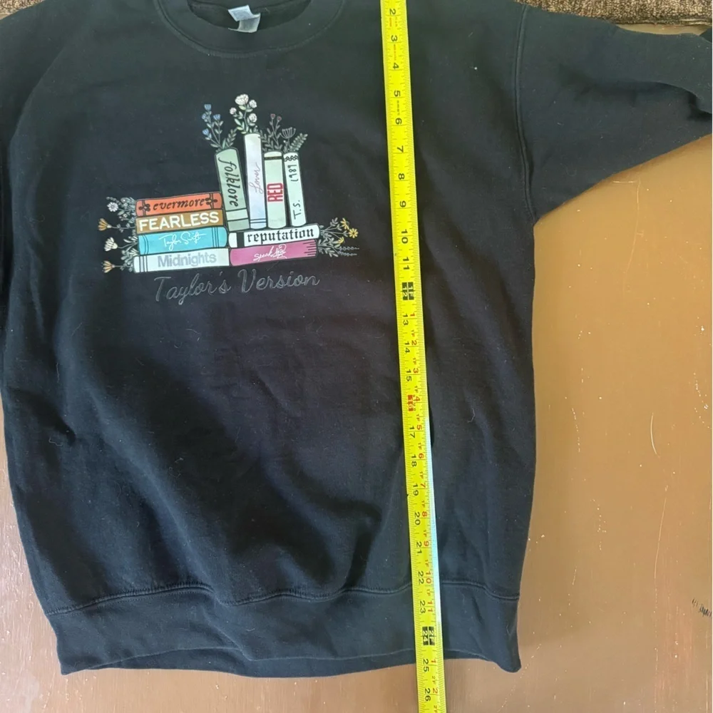 Taylor Swift Gildan Black Crewneck Sweater - Medium